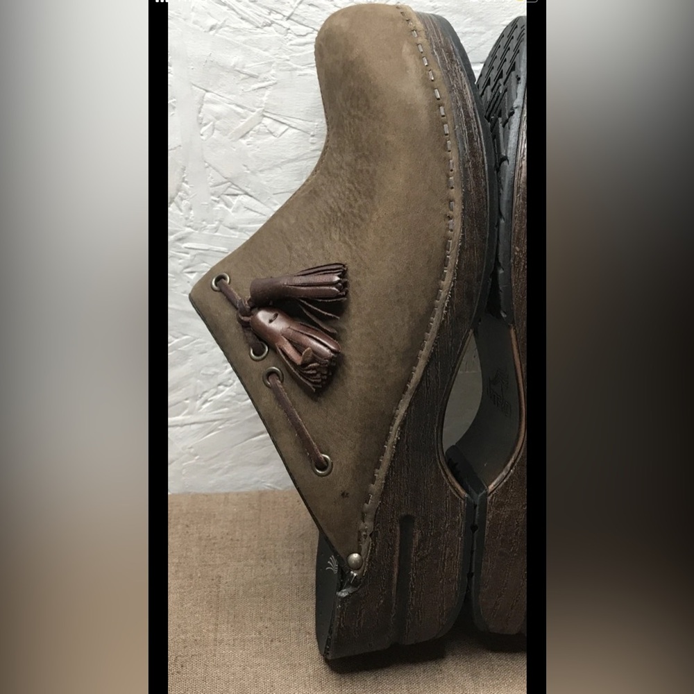 Dansko Shannon Women's Clogs Mules Brown Nubuck Leather Tassels Size 8.5-9 EU 39 - Picture 8 of 16